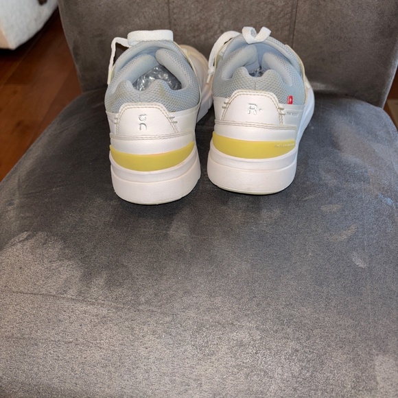 Women’s On The  Roger Advantage Trainer Tennis Sneakers Size 7.5 - Picture 3 of 6